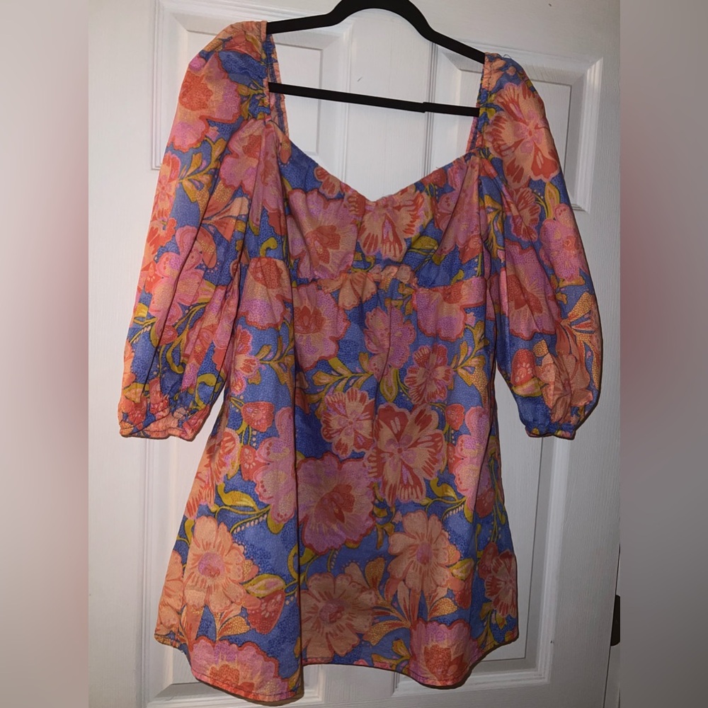 Bright, colorful, lightweight Olivaceous dress size large